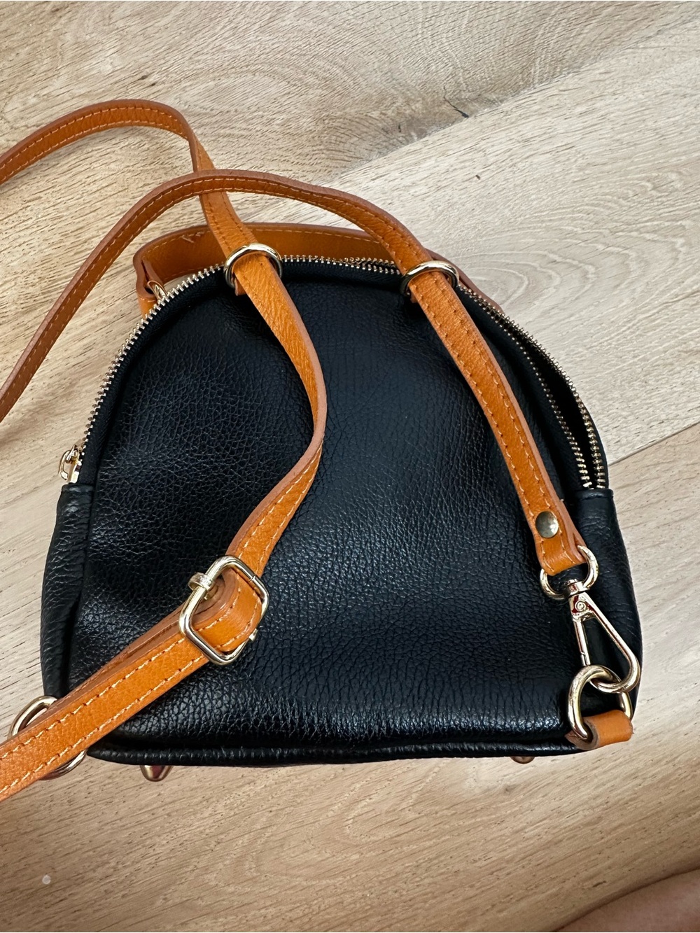 Divina Firenze Black Pebbled Leather convertible Mini backpack & Crossbody Bag - Picture 14 of 16